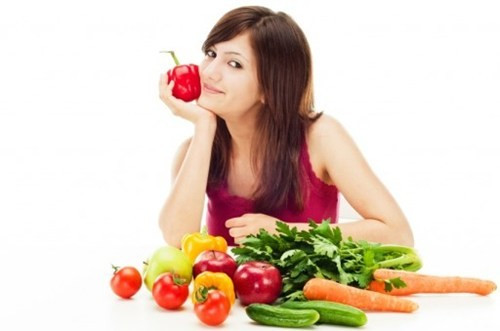 Ăn nhiều rau quả. Nấu chín thức ăn không làm mất đi nhiều chất xơ có trong rau củ, hơn nữa bạn lại có món ăn lành mạnh, chứa các vitamin và khoáng chất tránh các bệnh trong mùa lạnh.