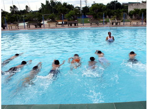  6. Học sinh lớp 8 tử vong tại hồ bơi của khu du lịch Hồ Nam Vào khoảng 14h30 chiều 3/10/2010 tại hồi bơi thuộc khu du lịch Hồ Nam, P.1, TP. Bạc Liêu, tỉnh Bạc Liêu, em Nguyễn Hồng Thiện đến hồ bơi của khu du lịch Hồ Nam để tắm. Tuy nhiên, chưa đầy 10 phút sau, những người khác đang bơi tại đây kinh hoàng khi phát hiện em Thiện đã bất tỉnh trong hồ. Ngay sau khi nghe tiếng kêu cứu của nhóm học sinh, các bảo vệ của khu du lịch đã có mặt, đưa em Thiện đi cấp cứu. Em Thiện được xác định đã tử vong do ngạt nước.