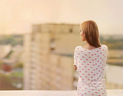 Những triệu chứng này tuy không ảnh hưởng lớn đến tình hình sức khỏe nhưng lại gây ra những ảnh hưởng nhất định đến chất lượng cuộc sống của chị em phụ nữ. Chính vì vậy, bạn cần chú ý chăm sóc sức khỏe thật tốt trong thời gian này, đặc biệt là duy trì một lối sống lành mạnh, chế độ dinh dưỡng, tập luyện hợp lý, tránh những vấn đề có thể gây ảnh hưởng không tốt đến tâm lý thì chứng căng thẳng thần kinh trước kỳ kinh nguyệt sẽ thuyên giảm dần.