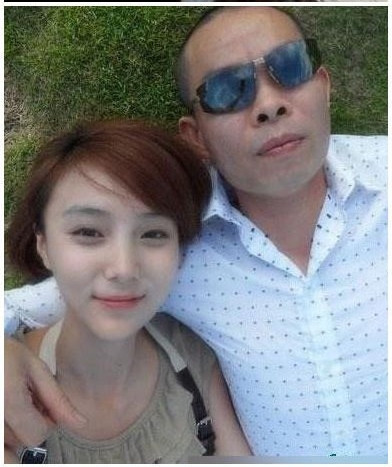 Dù bạn có già, bạn vẫn có thể yêu được những cô gái trẻ đẹp, chỉ cần có "bí quyết" mà thôi!