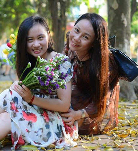 Khuê chia sẻ rằng cô bạn chọn Harvard vì "nhận ra triết lý giáo dục của ĐH Harvard và những điều được mẹ dạy có nhiều điểm tương đồng". Khi lên THCS, cô bạn luôn hoàn thành xuất sắc nhất có thể chương trình học. Đến lớp 10 thì mọi thứ trở nên rõ ràng hơn, ngoài việc đảm bảo tốt việc học, Khuê còn ôn luyện các kỳ thi chuẩn hóa của Mỹ như TOEFL iBT, SAT1, SAT2, GAP. Xong lớp 11 thì cô bạn đã hoàn thành xong chương trình học và tập trung hoạt động xã hội.