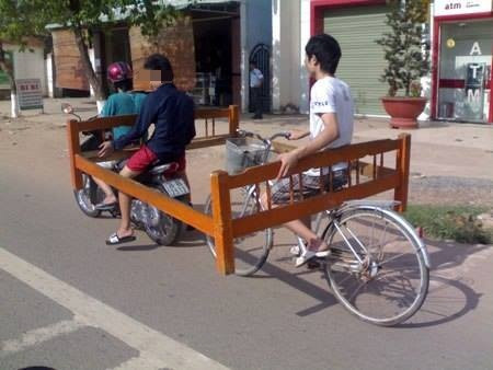 Nghênh ngang một cõi đi về.