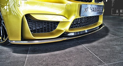 Cận cảnh lưới tản nhiệt vật liệu sợi carbon đang rất được ưa chuộng.