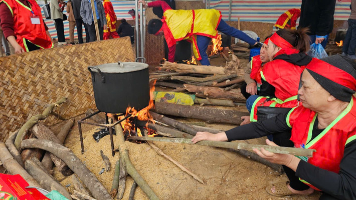 Một nghệ nhân cao tuổi tham gia phần thi