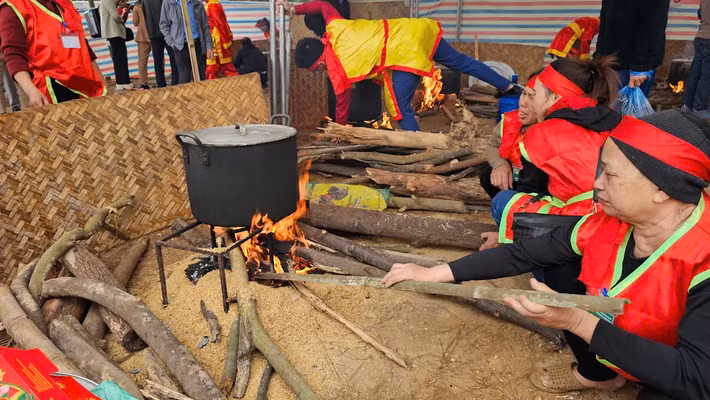 Một nghệ nhân cao tuổi tham gia phần thi