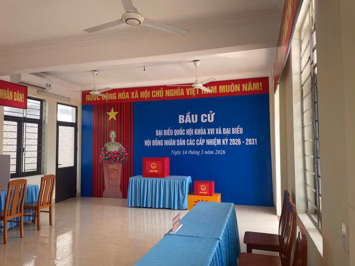 Đặc khu Bạch Long Vĩ cũng đã rà soát kỹ danh sách cử tri, bố trí các hòm phiếu lưu động phục vụ những cử tri chưa thể vào bờ bỏ phiếu.