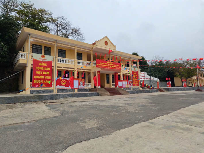 Bạch Long Vĩ rực rỡ cờ hoa.