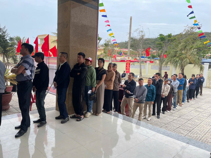 Theo thông tin từ Ủy ban Bầu cử đặc khu Bạch Long Vĩ, đến 10 giờ sáng 14/3, 100% số cử tri khu vực bỏ phiếu số 1 đã hoàn tất công tác bỏ phiếu bầu cử; 81,21% cử tri khu vực bỏ phiếu số 2 đã đi bầu. Như vậy, đã có tổng số 93,5% số cử tri địa phương đi bầu cử. Ngày bầu cử trên địa bàn đặc khu đang diễn ra nghiêm túc, dân chủ, đúng quy định của pháp luật. Cử tri tham gia bỏ phiếu tích cực, thể hiện tinh thần trách nhiệm và niềm tin vào thành công của cuộc bầu cử đại biểu Quốc hội khóa XVI và đại biểu HĐND các cấp nhiệm kỳ 2026 - 2031.