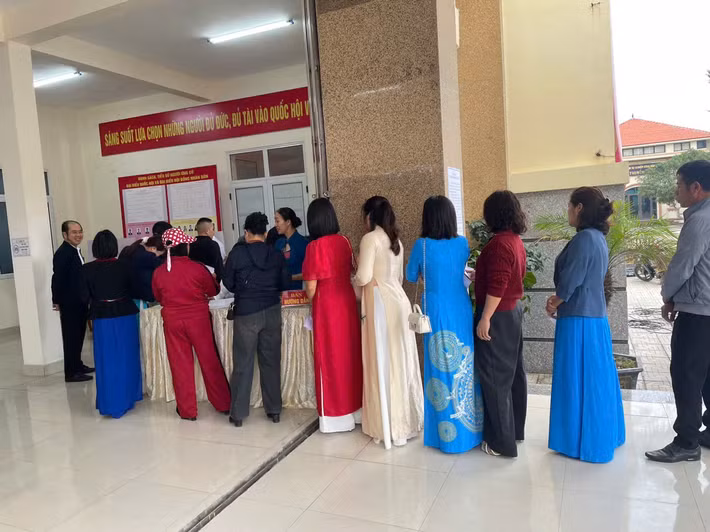 Theo Ủy ban Bầu cử đặc khu Bạch Long Vĩ, các điều kiện tổ chức cuộc bầu cử đã được chuẩn bị đầy đủ, bảo đảm an toàn. Địa phương đã rà soát kỹ danh sách cử tri và bố trí hòm phiếu lưu động để phục vụ những cử tri chưa thể vào bờ bỏ phiếu. Trong sáng cùng ngày, đoàn công tác của đặc khu ra khu vực tàu thuyền neo đậu, đánh bắt để ngư dân có thể tham gia bỏ phiếu, bảo đảm mọi cử tri đều thực hiện đầy đủ quyền và nghĩa vụ công dân.