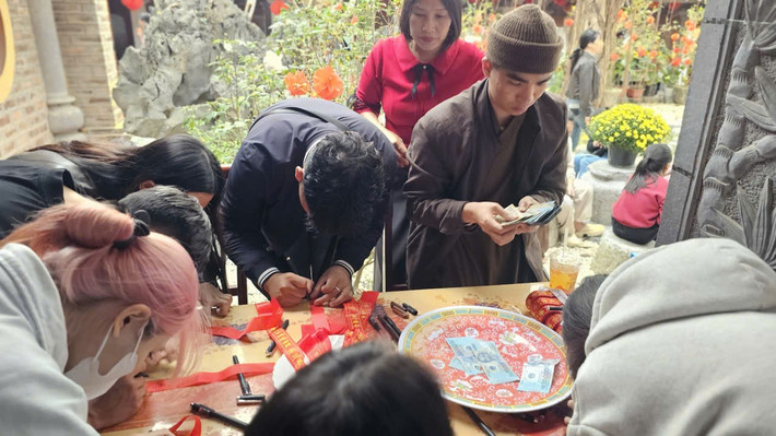 Cảnh tượng này khiến nhiều người thấy không đẹp.