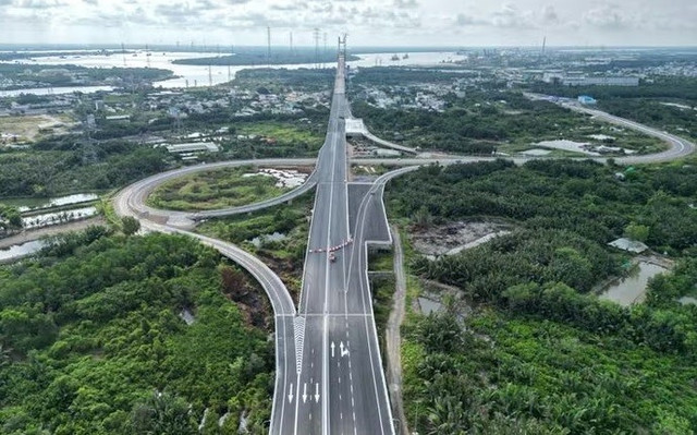 Hạ tầng kết nối khu Tây TP.HCM với các tỉnh Đông và Tây Nam Bộ đang dần hoàn thiện. (Ảnh: Lương Ý) 7.jpg