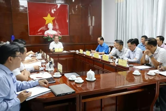 Phó Chủ tịch UBND TP Cần Thơ Nguyễn Văn Hòa chủ trì buổi làm việc chiều ngày 10/9. (Ảnh: Nhẫn Nam)