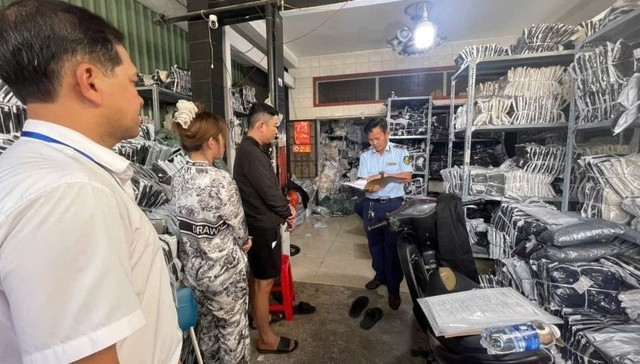 Lực lượng quản lý thị trường tạm giữ toàn bộ số hàng hóa vi phạm 111-7545.jpg