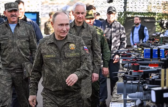 Theo Tân Hoa Xã, Tổng thống Nga Vladimir Putin ngày 16/9 cho biết 100.000 binh sĩ tham gia cuộc tập trận quân sự chung Nga-Belarus, được gọi là Zapad-2025. Ảnh: Tass.