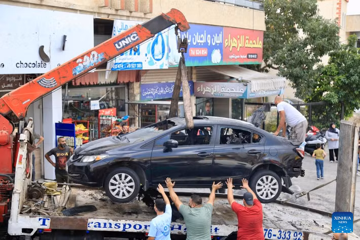 Một máy bay không người lái khác tấn công mục tiêu là một chiếc xe máy ở khu Abu Laban thuộc làng Aita al-Shaab, khiến 1 người thiệt mạng.