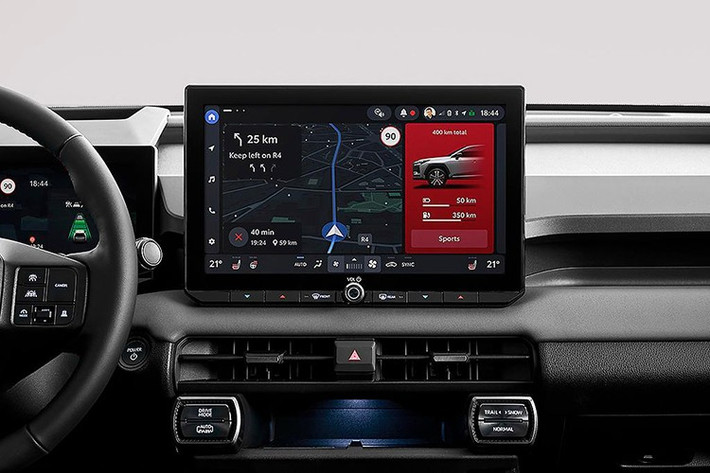 Theo chu trình thử nghiệm WLTC tại Nhật, xe có thể vận hành thuần điện tối đa 150 km. Con số này cao hơn mức 100 km theo chuẩn WLTP tại châu Âu và 84 km theo EPA tại Mỹ, sự chênh lệch chủ yếu do khác biệt phương pháp thử nghiệm.