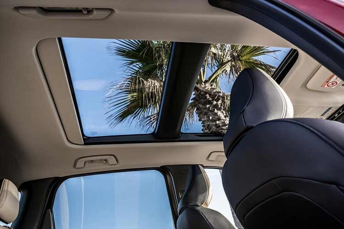 Mazda cho biết CX-5 mới sẽ được định vị thấp hơn CX-60 – mẫu SUV cỡ lớn hơn hiện có giá khởi điểm từ 44.740 AUD (31.550 USD). Tuy nhiên, vẫn sẽ có sự chồng lấn về giá giữa các phiên bản cao của CX-5 và bản tiêu chuẩn của CX-60.