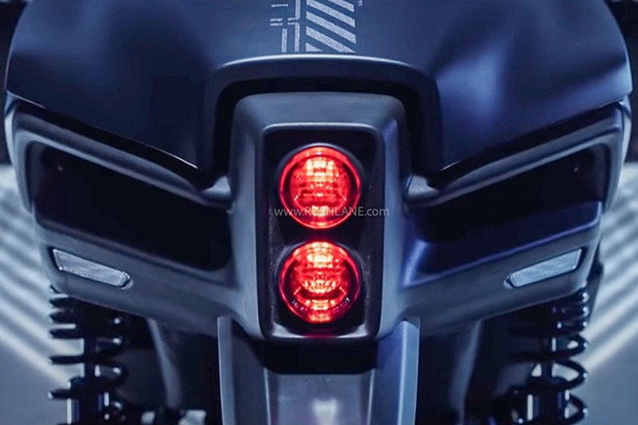 Trong khi đèn hậu LED thiết kế theo phong cách Afterburner gợi liên tưởng đến động cơ phản lực, tăng thêm cảm giác tốc độ dù xe đang đứng yên. Bộ bánh xe 10 inch giúp EMF đạt được sự linh hoạt cần thiết khi di chuyển trong môi trường đô thị đông đúc.