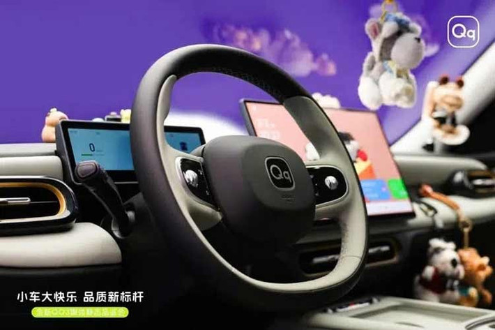 Ghế trước của xe có cả chức năng thông gió và sưởi, gương trang điểm thông minh điều chỉnh màu theo nhiệt độ, chức năng phát loa ngoài và chìa khóa Bluetooth. Nội thất cũng có cốp sau đóng/mở chỉnh điện với thể tích 375 lít hoặc 1.450 lít nếu gập hàng ghế sau. Cốp trước chỉnh điện thông minh với dung tích 70 lít và 8 cách mở khác nhau cũng như khoang chứa đồ 35 lít dưới hàng ghế sau...