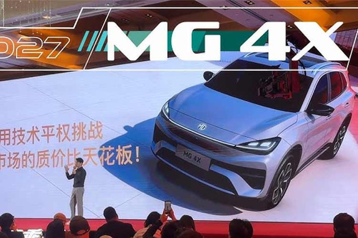 MG đã chính thức công bố mẫu SUV thuần điện đầu tiên thuộc dòng MG4 với tên gọi MG 4X. Theo giới truyền thông Trung Quốc, ký hiệu “X” được tập đoàn mẹ SAIC của MG sử dụng để đại diện cho “những khả năng vô hạn” dành cho khách hàng trẻ tuổi, năng động.