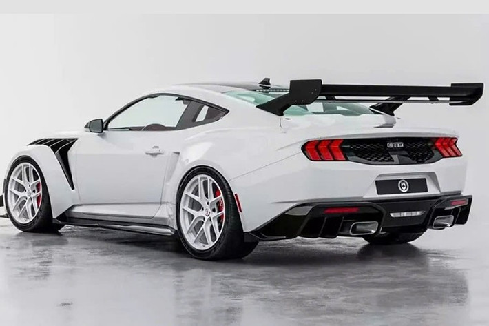 Ford đã rất khéo léo trong việc giữ bí mật, nên Mustang GTD đã gây chấn động thế giới xe hơi ngay khi ra mắt. Ford Mustang GTD chính thức có giá khởi điểm 327.960 đô la sau khi đã trừ chi phí nhiên liệu và phí vận chuyển.