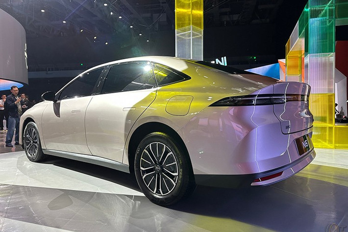 Tại thị trường Trung Quốc, Nissan N6 2026 là đối thủ cạnh tranh trực tiếp của Toyota Camry, Deepal L06, Changan Qiyuan A06, Geely Galaxy Starshine 6, BYD Qin L, Geely Galaxy A7... trong phân khúc xe sedan hạng D tại Trung Quốc.