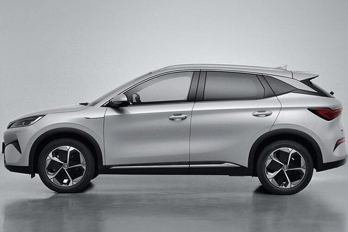 Cụ thể, mẫu xe SUV điện BYD Atto 3 2026 được trang bị mô-tơ điện lấy từ người anh em Seal, cho công suất tối đa 313 mã lực và mô-men xoắn cực đại 360 Nm. Tất cả sức mạnh này đều được truyền xuống cầu trước.