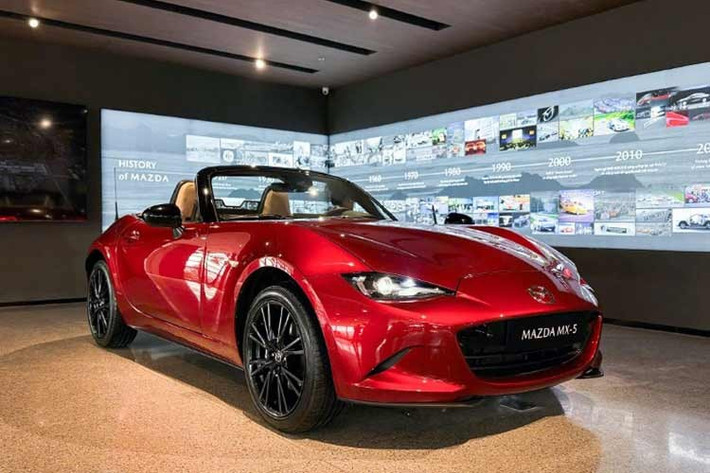 Mazda MX-5 2026 ﻿Nằm trong mục tiêu hoàn thành chuyển đổi nhận diện thương hiệu Mazda mới trên toàn hệ thống trong năm 2027 cũng như nâng tầm hình ảnh thương hiệu cao cấp hơn, một lần nữa THACO Mazda đã tuyên bố phân phối MX-5 với thế hệ thứ 4 (tên mã ND) tại Việt Nam. Khách hàng có thể cọc xe ngay từ ngày 5/2/2026.
