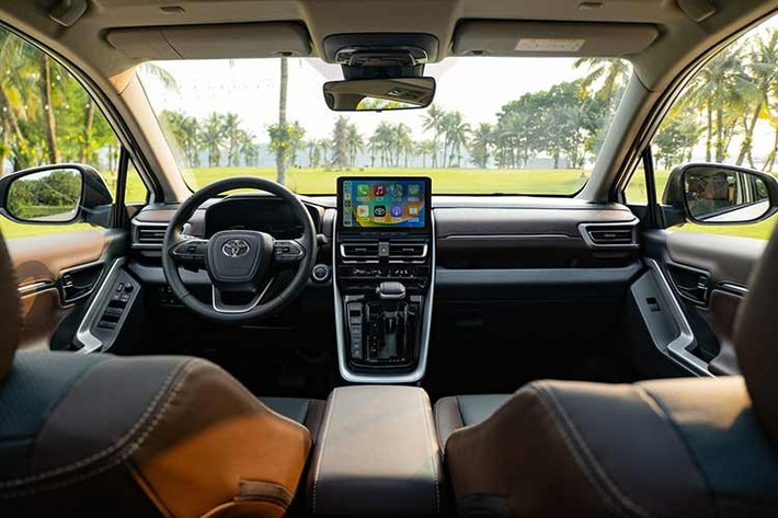 Thứ hai là tiêu chí đối chiếu theo bảng giá trị tiêu thụ nhiên liệu trung bình của từng nhóm xe theo dung tích động cơ do Cục Đăng kiểm Việt Nam công bố. Toyota Innova Cross Hybrid được ưu đãi thuế tiêu thụ đặc biệt nhờ tiêu chí thứ hai.