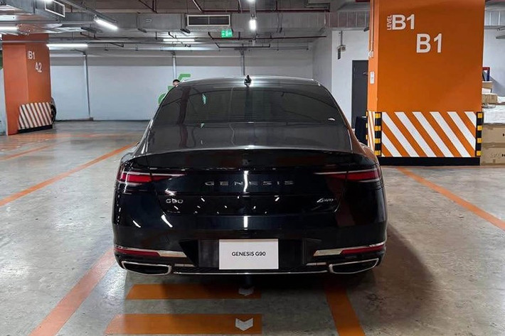 Trong bối cảnh thị trường tràn ngập những chiếc Mercedes-Benz S-Class, BMW 7 Series và Audi A8, sự xuất hiện của Genesis G90 mang đến lựa chọn độc đáo cho giới thượng lưu ưa khác biệt. Tuy nhiên, mức giá cao hơn các đối thủ khiến nhiều người dùng còn e dè.