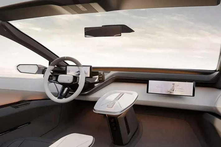 Không chỉ dừng lại ở thiết kế ngoại thất, Corolla mới còn mang đến khoang nội thất hoàn toàn tái thiết kế. Mẫu concept trình làng với không gian rộng rãi hơn, kết hợp vật liệu cao cấp và công nghệ hiện đại.