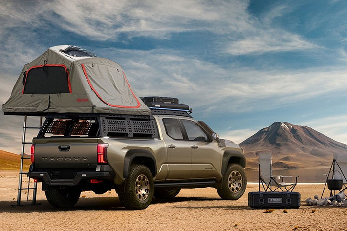 Lựa chọn cao cấp hơn là phiên bản hybrid i-FORCE MAX với tổng công suất 326 mã lực và mô-men xoắn 465 lb-ft. Kết hợp với hộp số tự động 8 cấp, mức tiêu thụ nhiên liệu trung bình là 23 mpg (10 lít/100 km). Các phiên bản thông thường của Tacoma vẫn sẽ được cung cấp, cụ thể là SR, SR5, TRD PreRunner, TRD Sport, TRD Off-Road, Limited, TRD Pro và Trailhunter, nhưng một số phiên bản sẽ có những thay đổi, mặc dù không thực sự đáng kể.