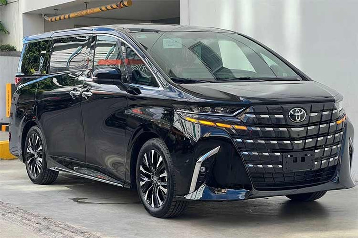 6. Toyota Alphard: 35 xe ﻿Doanh số trong tháng 12/2025 của Toyota Alphard giống hệt với Kia K5, đạt 35 chiếc. So với tháng liền trước, kết quả bán hàng của mẫu MPV được mệnh danh "chuyên cơ mặt đất" này tăng trưởng 75%. Toyota Alphard tại Việt Nam sở hữu giá bán lên đến 4,37-4,475 tỷ đồng. Do đó, mẫu xe này không dành cho số đông và doanh số thấp cũng là điều dễ hiểu.
