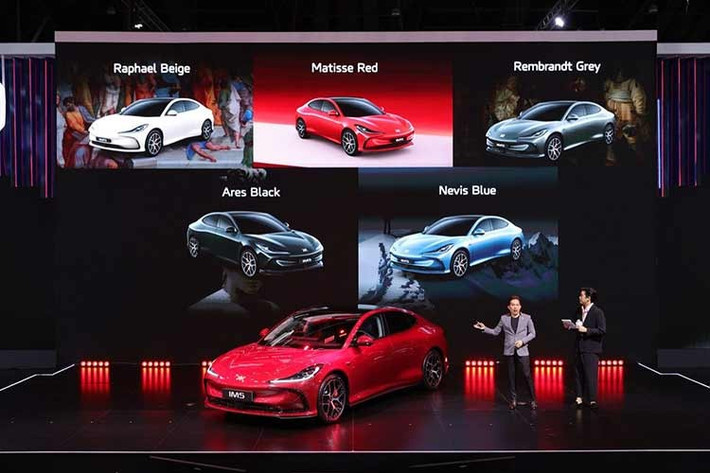 Tại triển lãm Ô tô Quốc tế Bangkok (BIMS) 2026, Thái Lan - thương hiệu MG đã chính thức giới thiệu dòng xe IM5 với khách hàng. Xe chỉ có đúng 1 phiên bản là Premium Long Range và giá bán từ 1.449.900 Baht (khoảng 1,19 tỷ đồng).