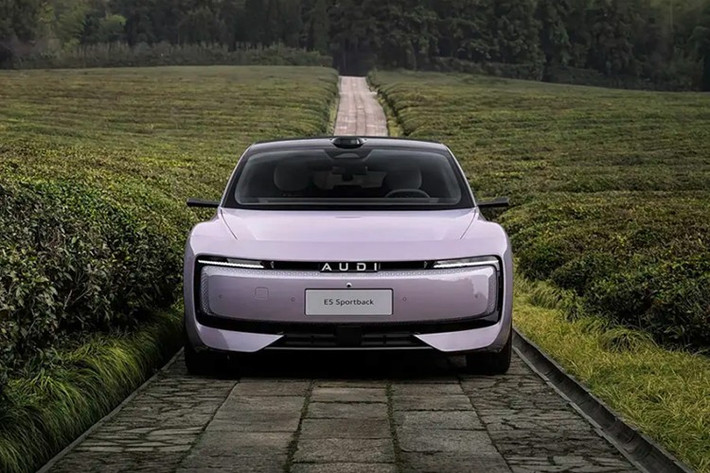 Pin CATL dung lượng từ 76,2 kWh đến 100 kWh, cho tầm hoạt động tối đa 773 km theo chuẩn CLTC. Xe sử dụng kiến trúc điện 800V và trang bị hệ thống bơm nhiệt tiêu chuẩn. Tại Trung Quốc, xe sẽ cạnh tranh với các đối thủ như Tesla Model 3, Nio ET5T và Zeekr 007 GT.