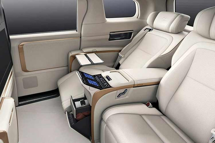 Để tăng khả năng cách âm, Lexus còn trang bị thiết kế gai lốp mới cho các phiên bản Executive và Version L của LM 500h. Thay đổi này giúp giảm thêm tiếng ồn từ mặt đường, kết hợp với các vật liệu chống rung và hấp thụ âm thanh đã được cải tiến trước đó.
