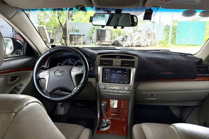 Theo một người dùng chia sẻ: “Nếu ODO đúng 130k km thì chưa chạy bao nhiêu, nếu không đâm đụng nặng, ngập nước, xe này đẹp, xăng thì đường hỗn hợp khoảng 11L/100km, dòng này phải chạy trên 500k km mới phải đại tu đông cơ, còn giá thì tùy thời điểm, chừng 250-300 triệu thương lượng tiếp. Hạn chế duy nhất của đời này là táp lô bị chảy nhựa, còn lại ok hết.”