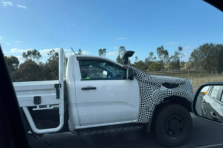 Dự kiến ra mắt vào năm 2026, Ford Ranger Super Duty được định vị là phiên bản mạnh mẽ và bền bỉ nhất từng xuất hiện trong lịch sử dòng Ranger. Mẫu bán tải này được Ford đầu tư hàng loạt nâng cấp đáng giá về kỹ thuật và thiết kế, nhằm đáp ứng những điều kiện vận hành khắc nghiệt nhất.