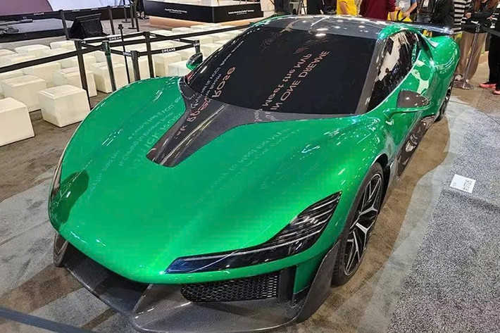 Khác với những hình ảnh "úp mở" trong thời gian qua, siêu xe điện Dreame Nebula 1 không mang trên mình ngoại hình giống siêu xe Bugatti. Thay vào đó, mẫu xe Trung Quốc này lại vay mượt thiết kế của siêu xe Ferrarti và Lotus.