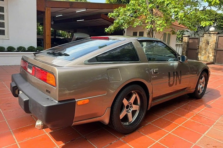 Động cơ V6 2.0 L tăng áp trục cam đơn (được tìm thấy trong thị trường nội địa Nhật Bản của 200Z/ZS/ZG), động cơ V6 3.0 L hút khí tự nhiên trục cam đơn (được tìm thấy trong 300ZX), động cơ V6 3.0 L tăng áp trục cam đơn (được sử dụng trong 300ZX Turbo) và động cơ V6 3.0 L hút khí tự nhiên trục cam kép (được sử dụng trong 300ZR).