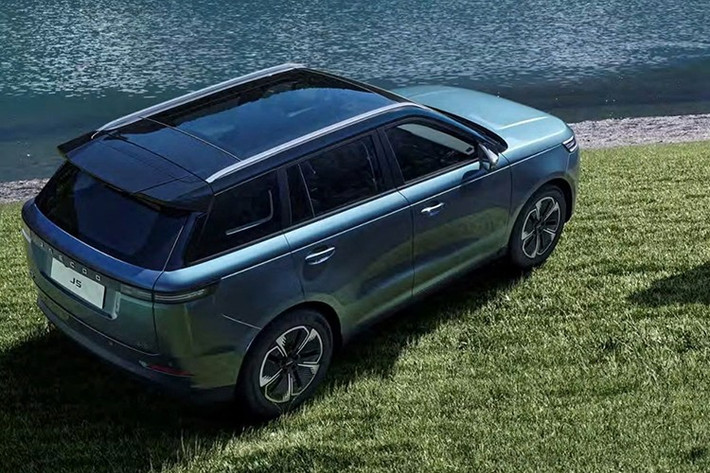 Các công nghệ hỗ trợ lái nâng cao ADAS cấp độ 2.5 được trang bị đầy đủ cho xe như phanh tự động khẩn cấp (AEB), hệ thống kiểm soát hành trình thích ứng, hệ thống giữ làn đường,… Camera 360 độ cũng được trang bị cho mẫu xe Trung Quốc này.