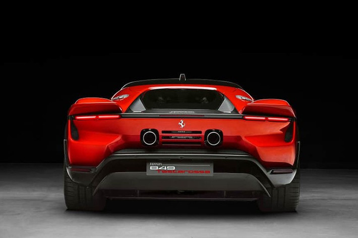 Khí động học đã được tinh chỉnh đặc biệt cho cấu hình mui trần của Spider. Ở tốc độ 250 km/h, xe tạo ra lực ép xuống mặt đường 415 kg. Đây là sự cải tiến so với SF90 Spider nhờ vào kiến ​​trúc đuôi kép dưới sàn được thiết kế lại và cánh gió chủ động có khả năng chuyển đổi giữa chế độ lực cản thấp và lực ép xuống cao trong chưa đầy một giây.