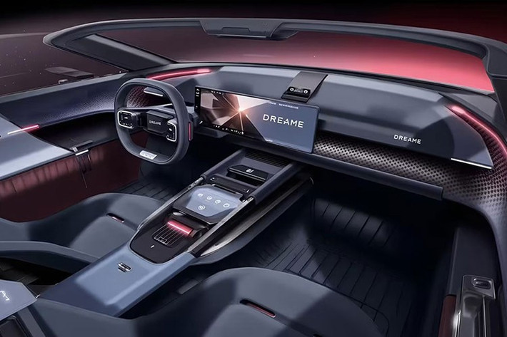 Giống phần đầu, đèn hậu cũng không khỏi gợi nhớ về Bugatti, cụ thể là cấu trúc đèn của đuôi Bugatti Divo. Cản sau tích hợp bộ khuếch tán hai lớp lớn, được thiết kế để tăng cường hiệu ứng khí động học và tăng lực ép xuống phía sau.