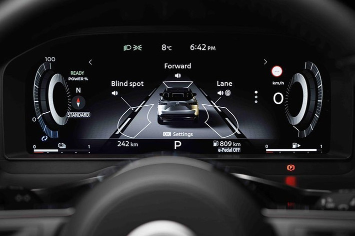 Các thay đổi khác bao gồm sự biến mất của công nghệ nén biến thiên VC-Turbo phức tạp do không còn cần thiết, giảm ma sát nhờ dầu máy 0W-16 và chu kỳ bảo dưỡng được kéo dài từ 15.000 km lên 20.000 km. Đúng theo triết lý e-Power, động cơ xăng không kết nối trực tiếp với bánh xe mà chỉ dùng để tạo ra điện cho mô-tơ.