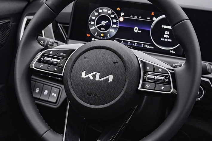 Mặc dù có thiết kế gần như giống nhau giữa các thị trường, Kia Seltos tại Trung Quốc lại được trang bị các tùy chọn động cơ khác biệt và có phần kém mạnh mẽ hơn.