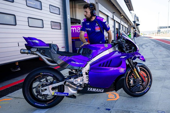 Phiên bản thử nghiệm trang bị hệ thống ống xả Akrapovic, bổ sung thêm cửa ống xả phụ bên dưới đuôi xe. Bản thử nghiệm được phát triển bởi cố vấn kỹ thuật của Yamaha là Andrea Dovizioso và tay đua thử nghiệm chính thức của đội đua Monster Energy Yamaha MotoGP - Augusto Fernández.