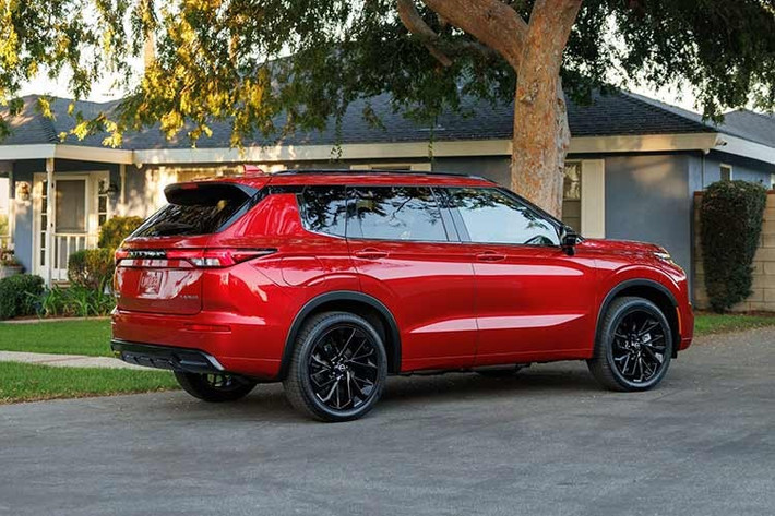 Dự kiến ​​sẽ đến tay các đại lý vào quý đầu tiên năm 2026, mẫu xe SUV Nissan Rogue Plug-In Hybrid thế hệ mới sẽ có 7 chỗ ngồi. Tuy nhiên, hàng ghế thứ ba có không gian để chân khá hạn chế, khiến nó phù hợp hơn cho trẻ em và người lớn có vóc dáng nhỏ.