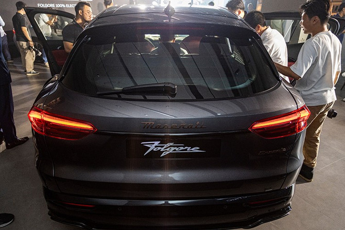 Về ngoại hình, Grecale Folgore vẫn giữ nguyên phong cách đặc trưng của Maserati vừa thể thao, vừa thanh lịch với các đường nét tinh tế và khí động học tối ưu.