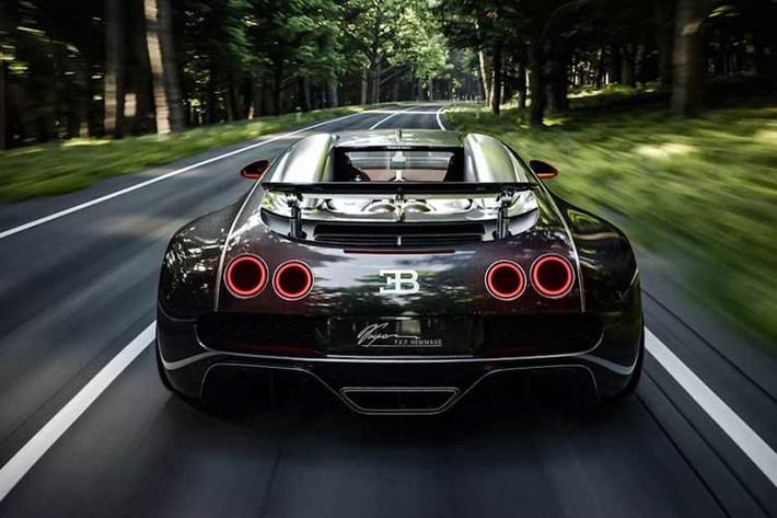 Về thiết kế, Veyron FKP Hommage trông quen thuộc ngay lập tức khi giống một phiên bản hiện đại hoá của Veyron, nhưng không có gì được sao chép một cách đơn thuần. Lưới tản nhiệt hình móng ngựa giờ đây rộng hơn, hoàn toàn có hiệu ứng ba chiều và được gia công từ nhôm nguyên khối, trong khi các khe hút gió lớn hơn được thiết kế kín đáo để cung cấp khí cho động cơ mạnh mẽ hơn.