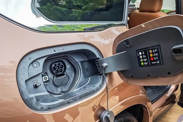 Mẫu SUV mới của Mazda sử dụng hệ truyền động plug-in hybrid, kết hợp động cơ xăng 2.5L 4 xy-lanh hút khí tự nhiên với mô-tơ điện cho tổng công suất 323 mã lực và mô-men xoắn 500 Nm.